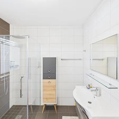 Lakeside Апартаменты *