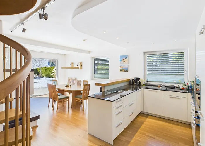 Lakeside Apartment *